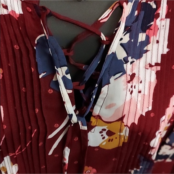 Old Navy Medium Women’s Floral blouse - Picture 2 of 6